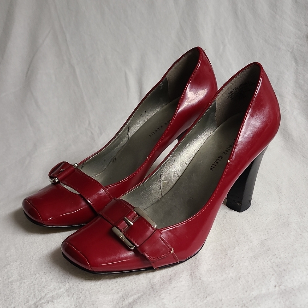 Vintage Anne Klein Red Patent Leather Buckle Toe Heels Sz 6.5M